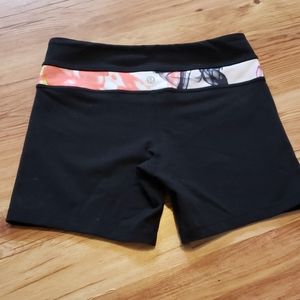 Size 4 Lululemon revisible short